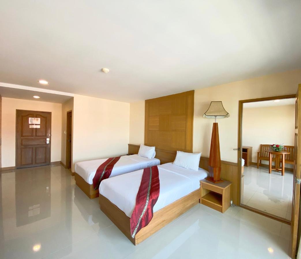Metro Point Bangkok Hotel Bagian luar foto
