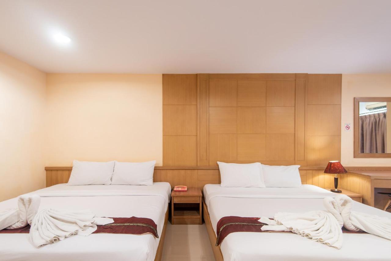 Metro Point Bangkok Hotel Bagian luar foto