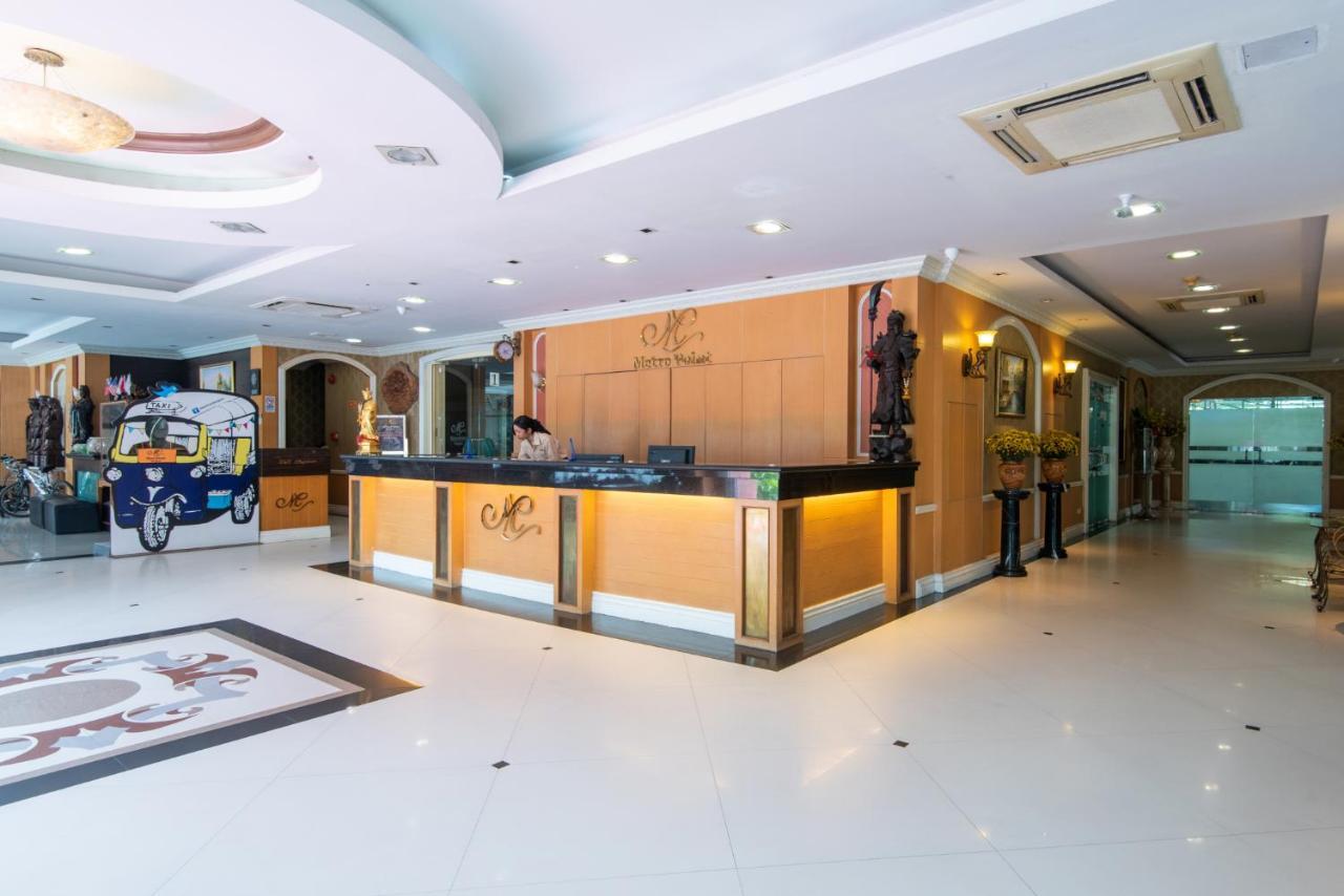 Metro Point Bangkok Hotel Bagian luar foto