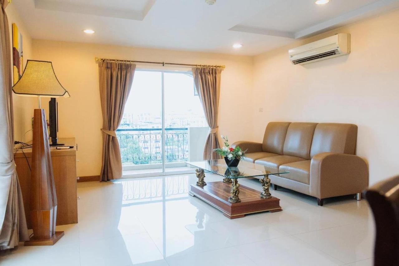 Metro Point Bangkok Hotel Bagian luar foto