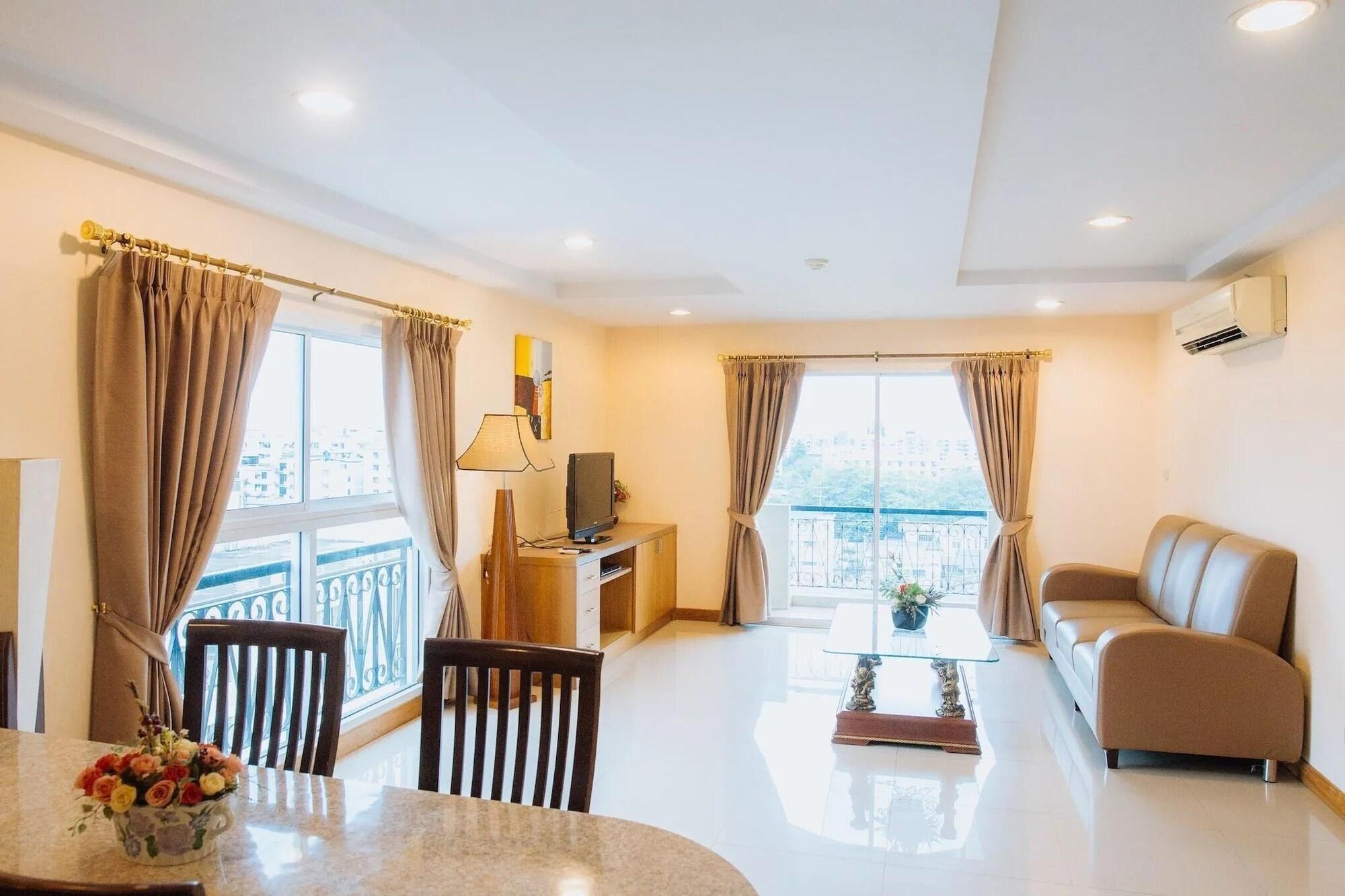 Metro Point Bangkok Hotel Bagian luar foto