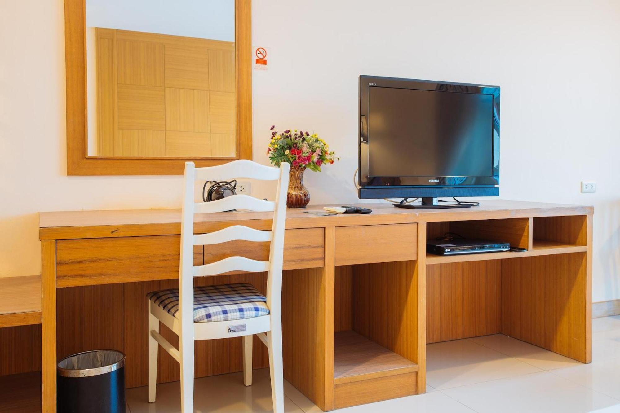 Metro Point Bangkok Hotel Bagian luar foto