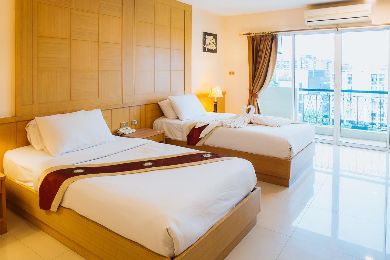 Metro Point Bangkok Hotel Bagian luar foto