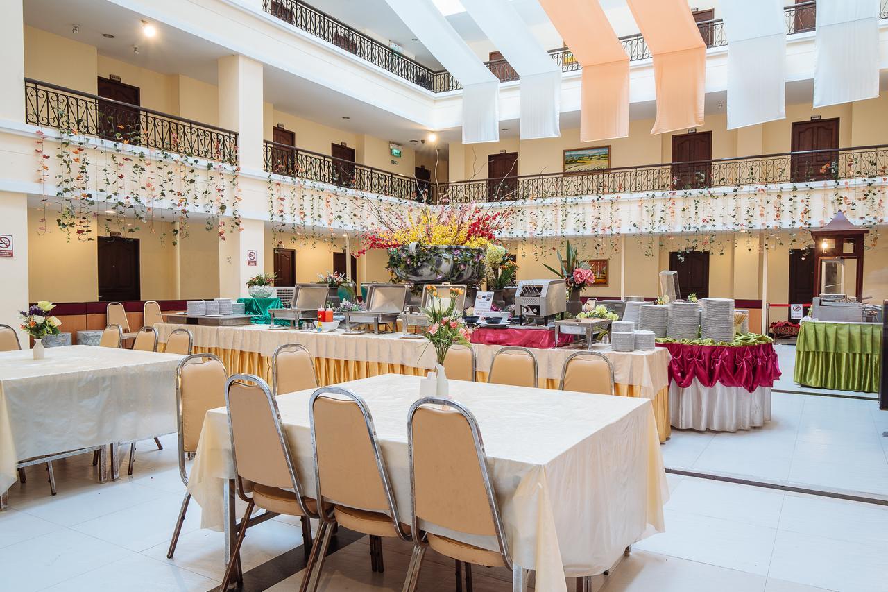 Metro Point Bangkok Hotel Bagian luar foto
